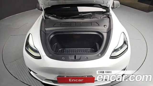 Tesla Model Y 2024 thumb 6