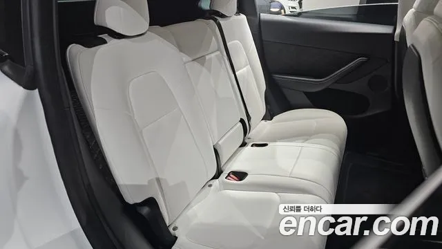 Tesla Model Y 2024 thumb 11