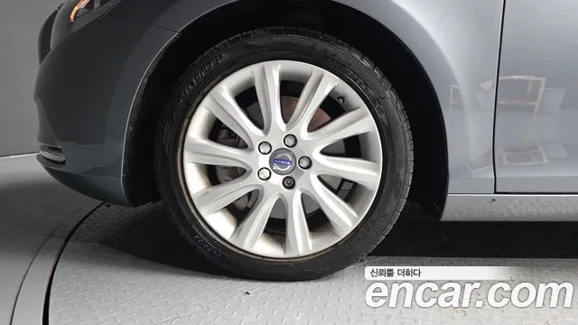 Volvo V40 2015 thumb 5