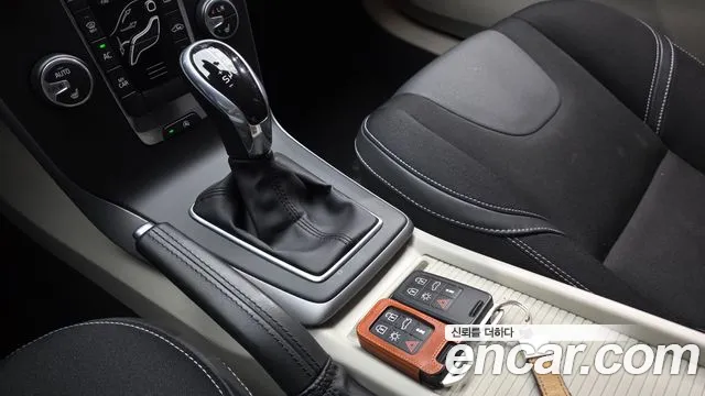 Volvo V40 2015 thumb 9