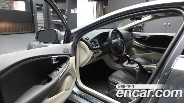 Volvo V40 2015 thumb 10