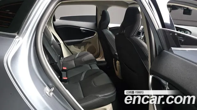Volvo V40 2015 thumb 11