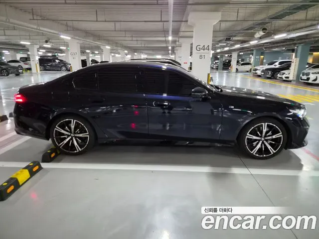 BMW 5-Series 2025 thumb 3