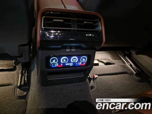 BMW 5-Series 2025 thumb 9