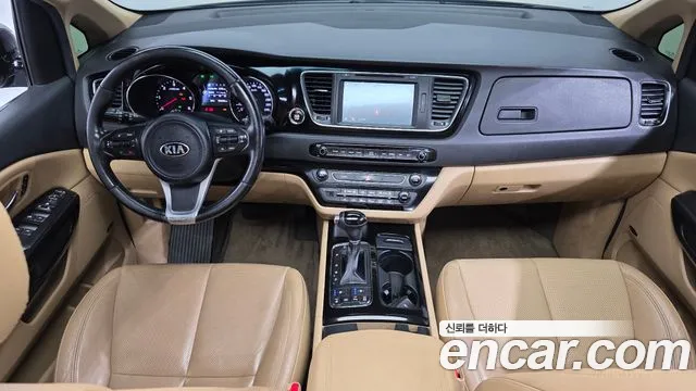 Kia Carnival 2016 thumb 6