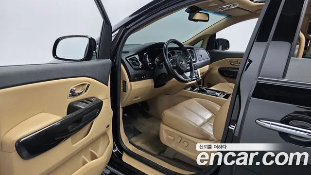 Kia Carnival 2016 thumb 9