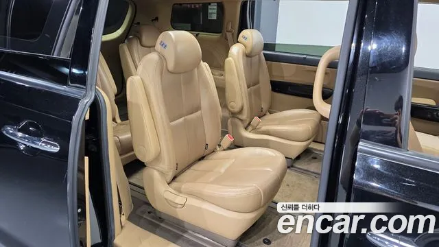 Kia Carnival 2016 thumb 11