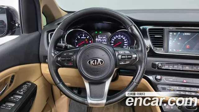 Kia Carnival 2016 thumb 12