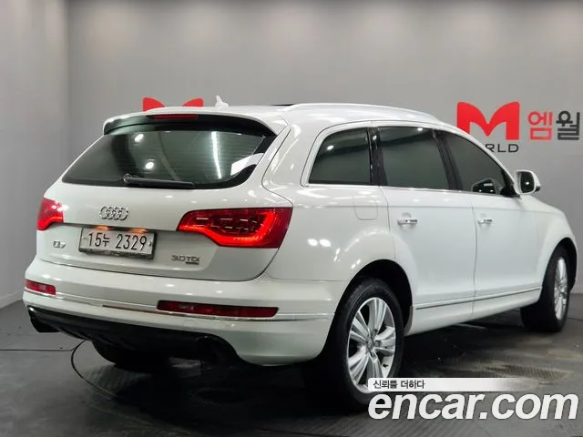 Audi Q7 2012 thumb 2
