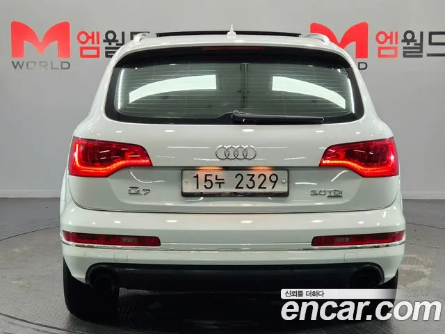 Audi Q7 2012 thumb 4