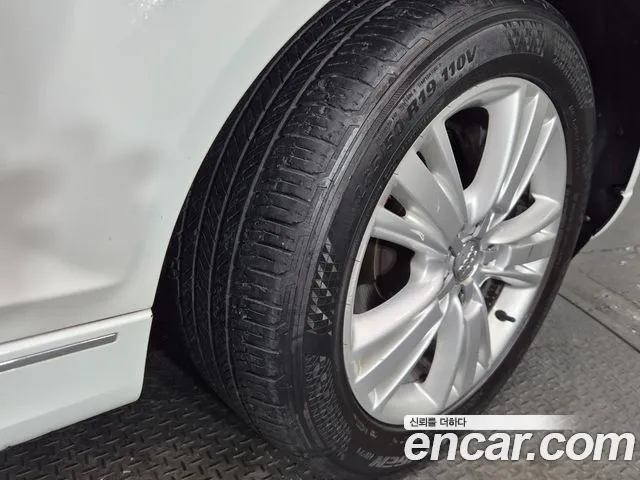 Audi Q7 2012 thumb 5