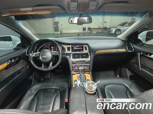 Audi Q7 2012 thumb 7