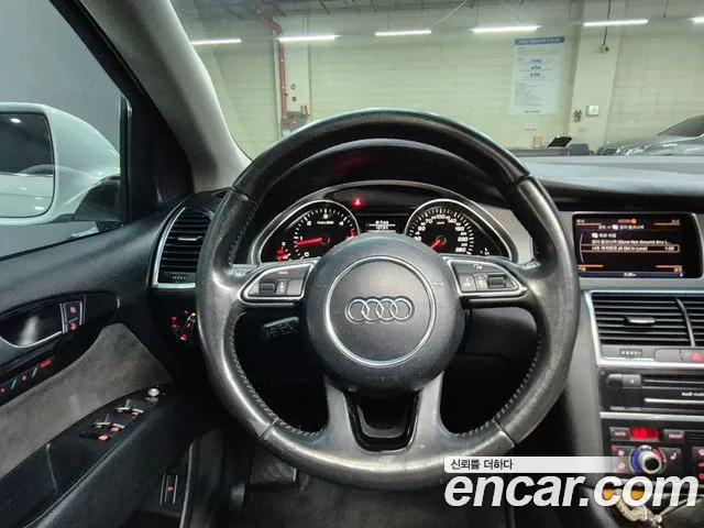 Audi Q7 2012 thumb 8