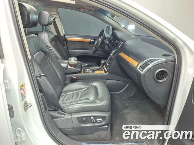 Audi Q7 2012 thumb 10