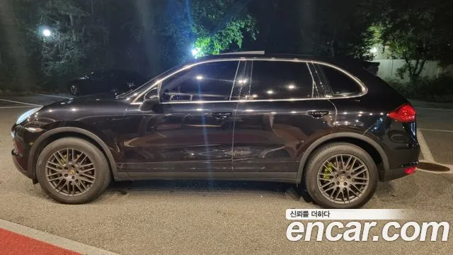 Porsche Cayenne 2011 thumb 3