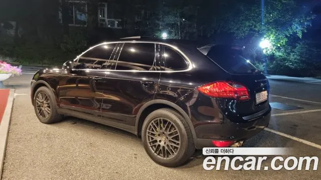 Porsche Cayenne 2011 thumb 4