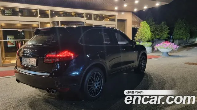 Porsche Cayenne 2011 thumb 6