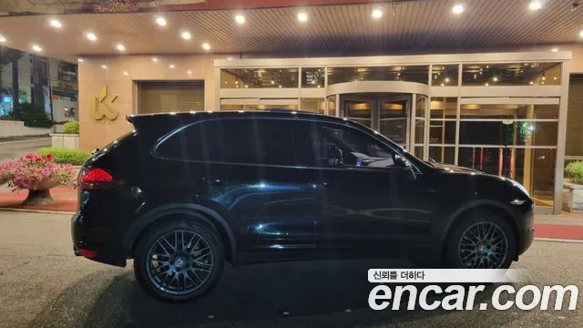 Porsche Cayenne 2011 thumb 7