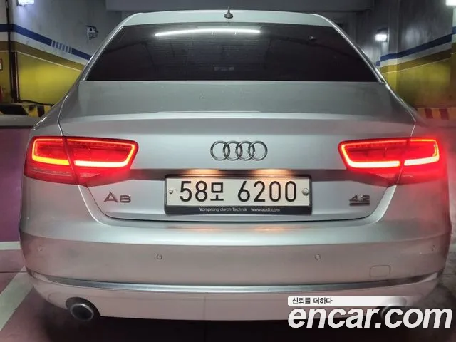 Audi A8 2010 thumb 3