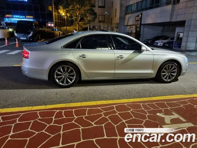 Audi A8 2010 thumb 6