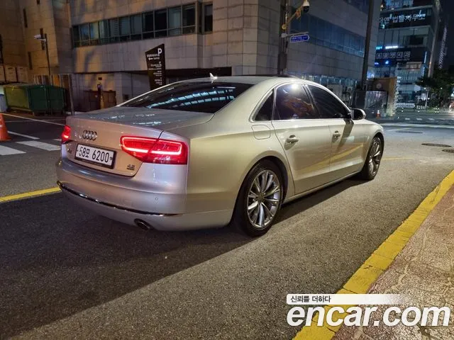 Audi A8 2010 thumb 7