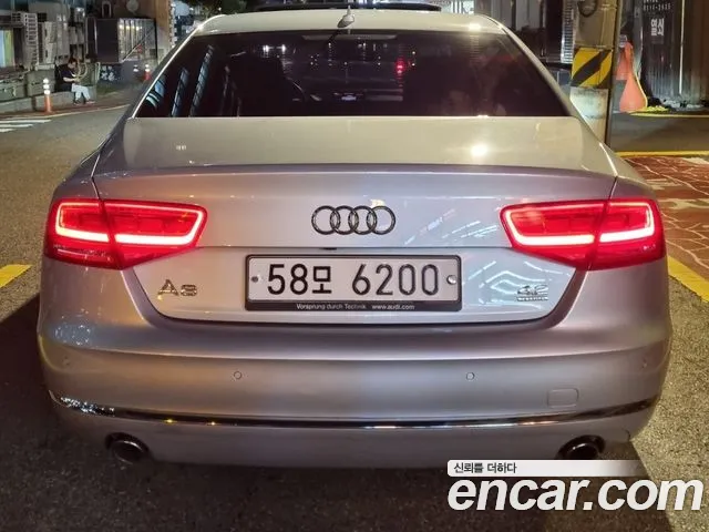 Audi A8 2010 thumb 8