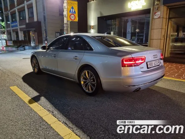 Audi A8 2010 thumb 9