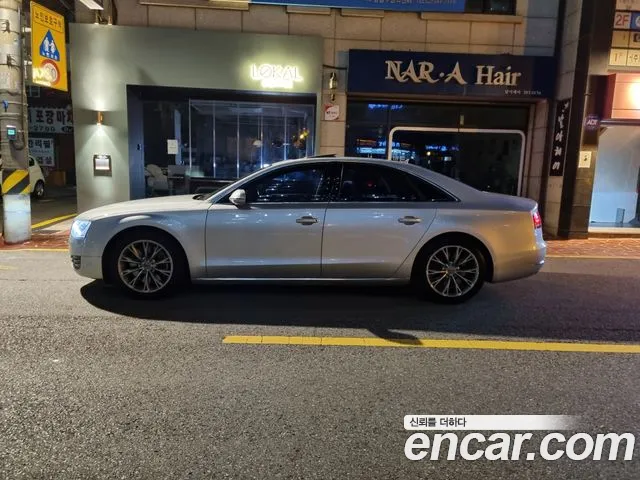 Audi A8 2010 thumb 10
