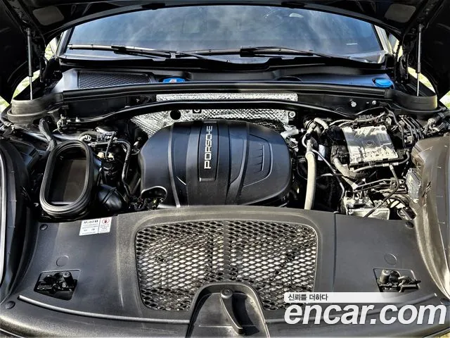 Porsche Macan 2021 thumb 6