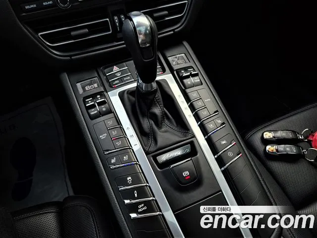 Porsche Macan 2021 thumb 9