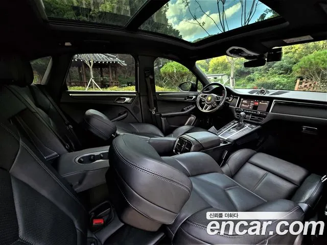 Porsche Macan 2021 thumb 10