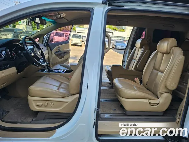 Kia Carnival 2015 thumb 8