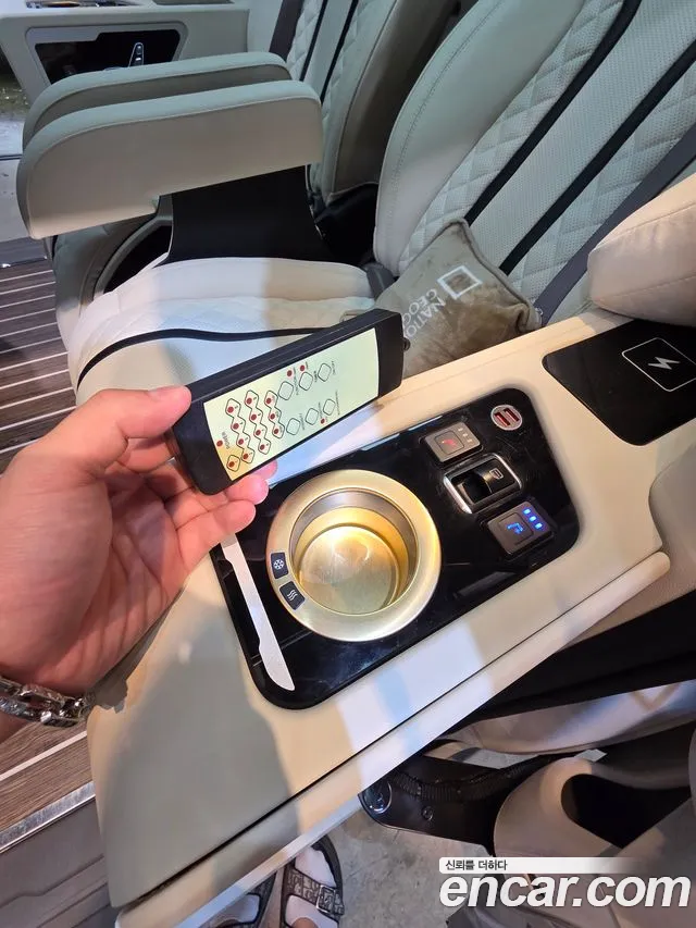 Kia Carnival 2023 thumb 10