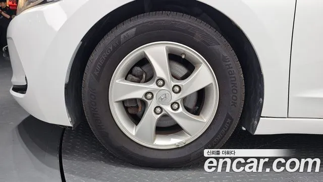 Hyundai Avante 2015 thumb 4