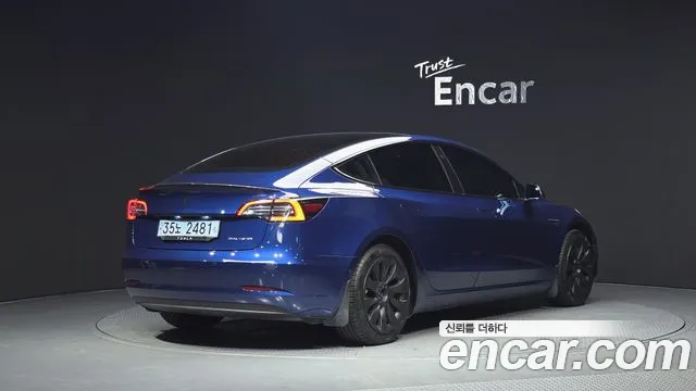 Tesla Model 3 2020 thumb 2