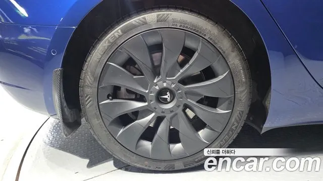 Tesla Model 3 2020 thumb 5