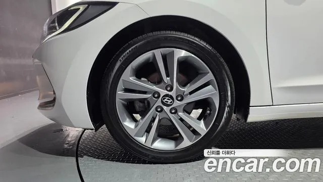 Hyundai Avante 2017 thumb 5