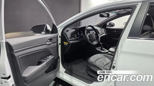 Hyundai Avante 2017 thumb 10