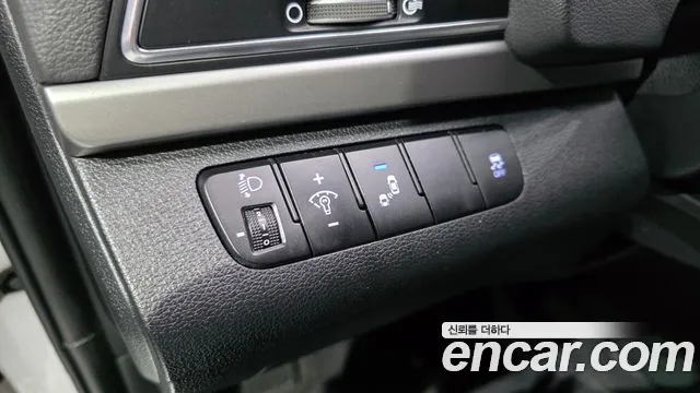 Hyundai Avante 2017 thumb 12