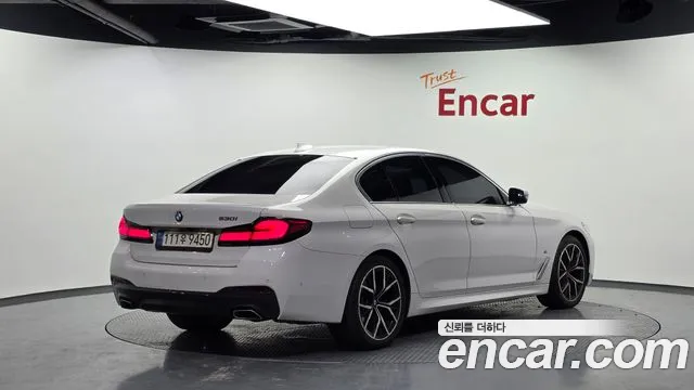 BMW 5-Series 2022 thumb 2