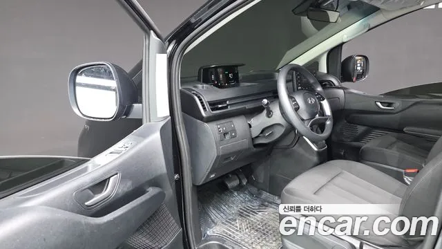 Hyundai Staria 2024 thumb 10