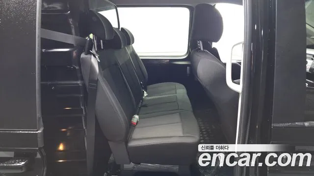 Hyundai Staria 2024 thumb 11