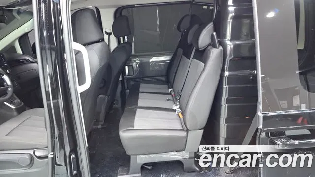 Hyundai Staria 2024 thumb 12