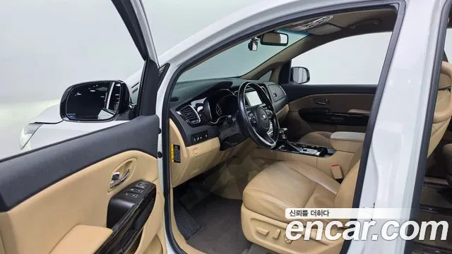 Kia Carnival 2019 thumb 10