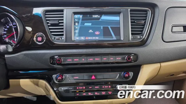 Kia Carnival 2019 thumb 11