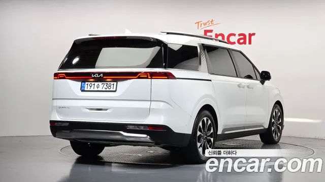 Kia Carnival 2023 thumb 2