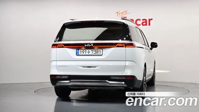 Kia Carnival 2023 thumb 4