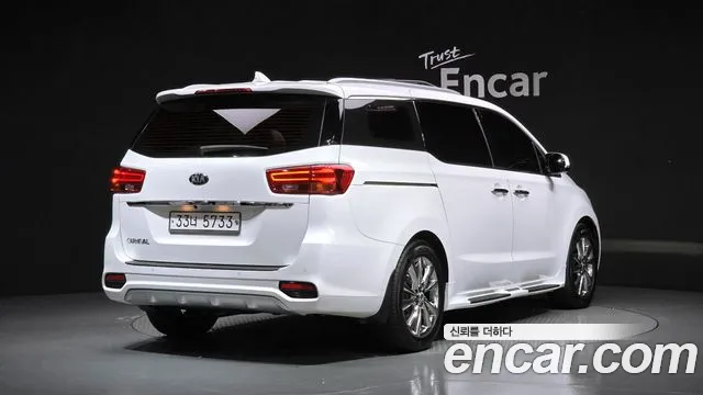 Kia Carnival 2018 thumb 2