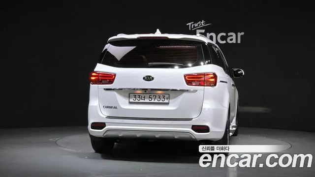 Kia Carnival 2018 thumb 4