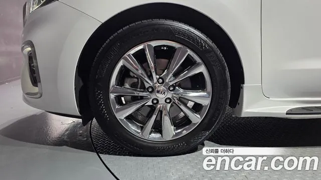 Kia Carnival 2018 thumb 5